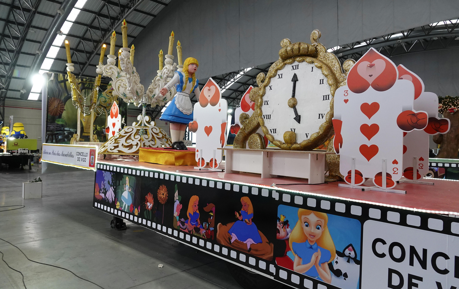 30-11-2022 VIGO . FOTO VIC ALONSO. ATLANTICO DIARIO. CARROZAS DE REYES ALCALDE VISITA MONTAJE EN EL IFEVI