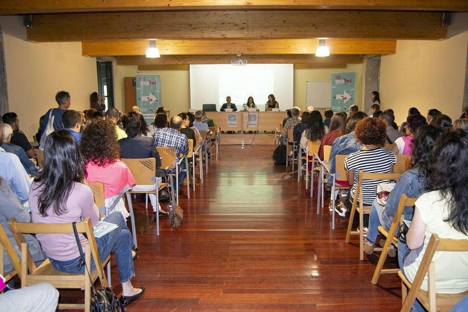 La jornada tuvo lugar a lo largo de todo el día en el aula de la Uned de Tui y contó con la presencia del alcalde.
