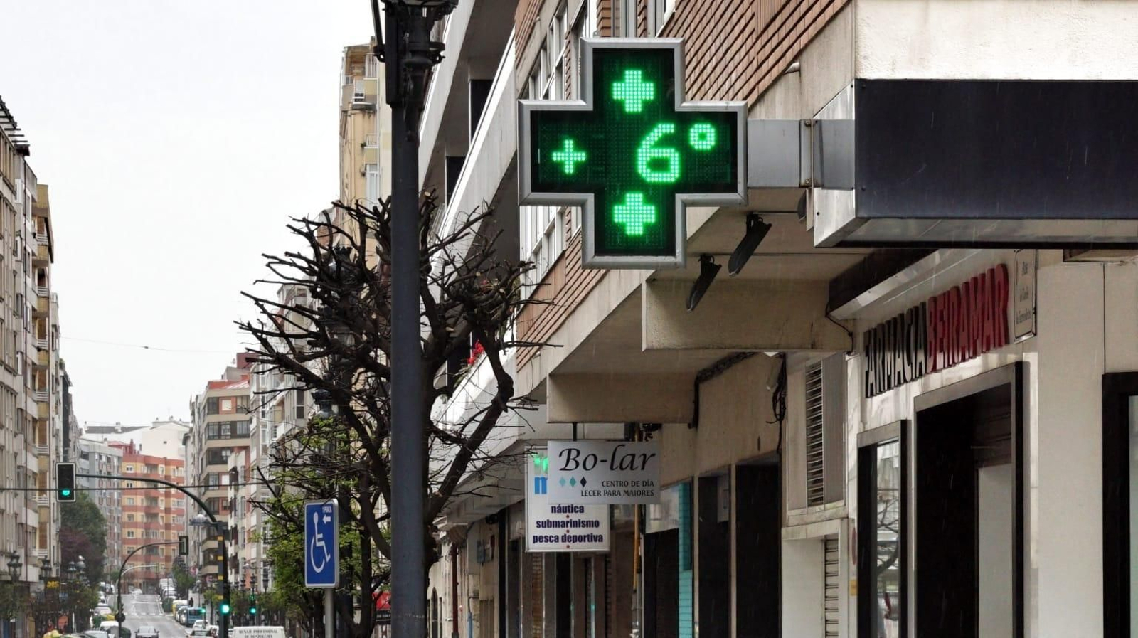 Galicia registra una oficina de farmacia cerrada, seis casos de farmacéuticos positivos por COVID-19 y cuatro farmacias que tienen algún profesional ingresado o en cuarentena.