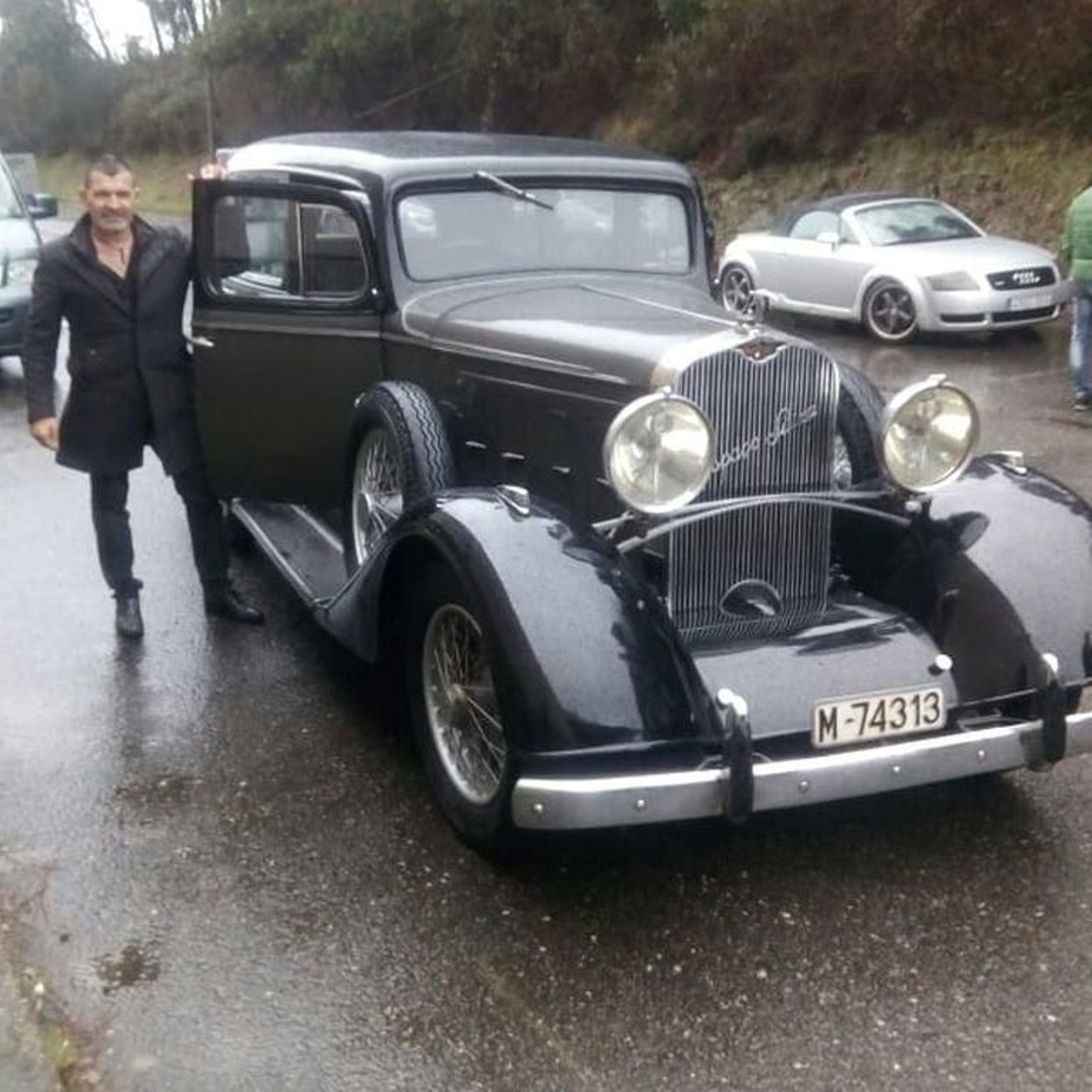 El T-48 de Hispano Suiza, con su dueño, circulando sin problemas por las carreteras.