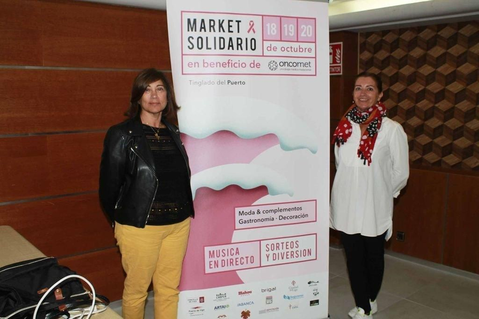 Desiré Pereira y Paqui Domínguez, dos de las impulsoras del mercadillo solidario.