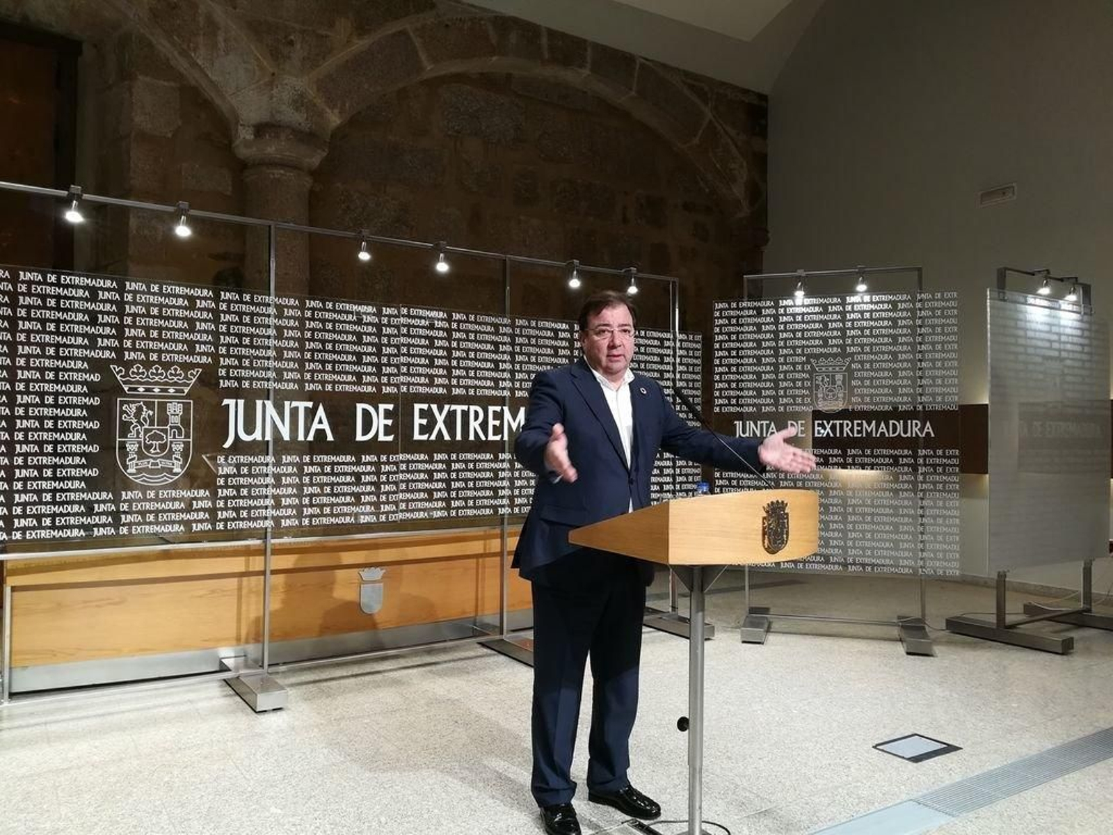 El presidente de la Junta de Extremadura, Guillermo Fernández Vara, durante su comparecencia.