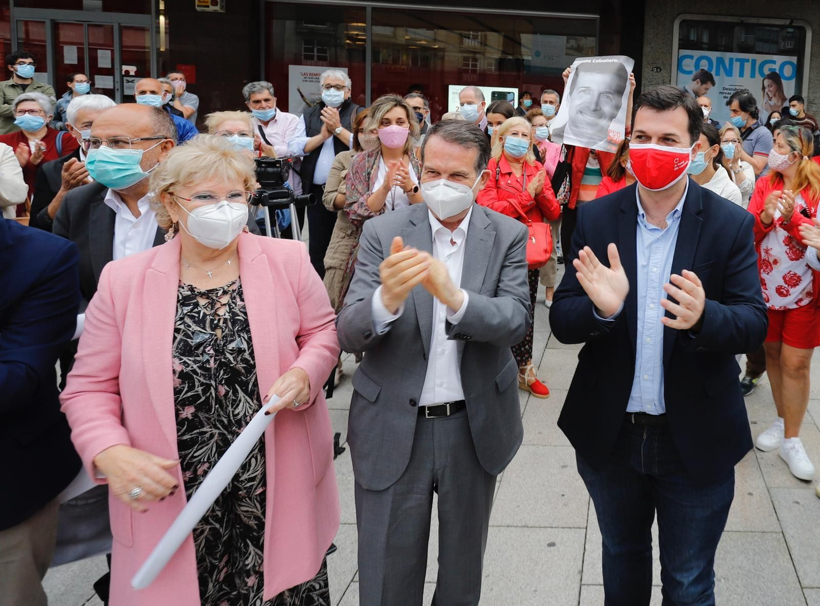 Isaura Abelairas con Abel Caballero y Gonzalo Caballero durante la campaña.