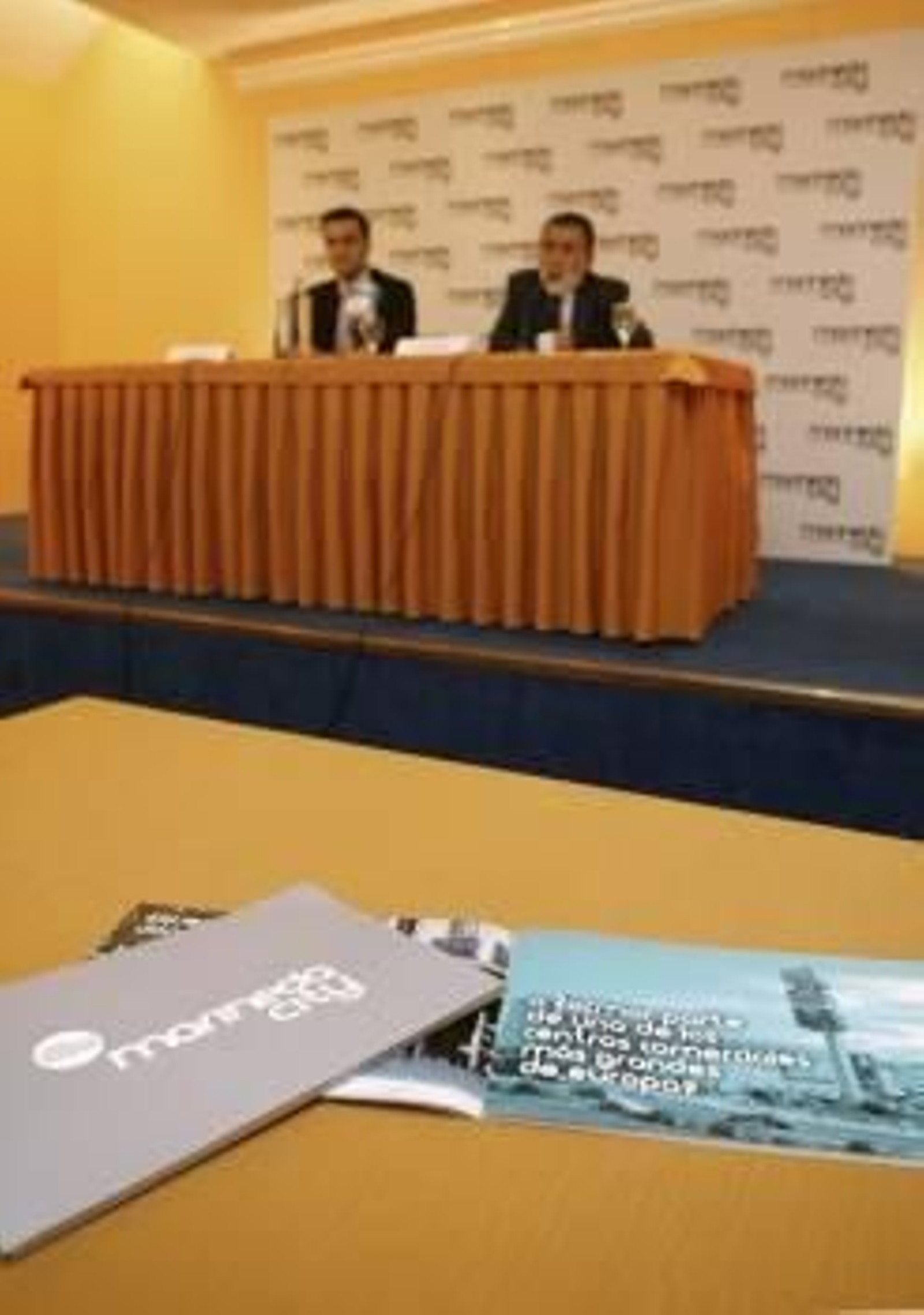 Miguel del Rio y José Souto presentaron el centro. (Foto: CABALAR)