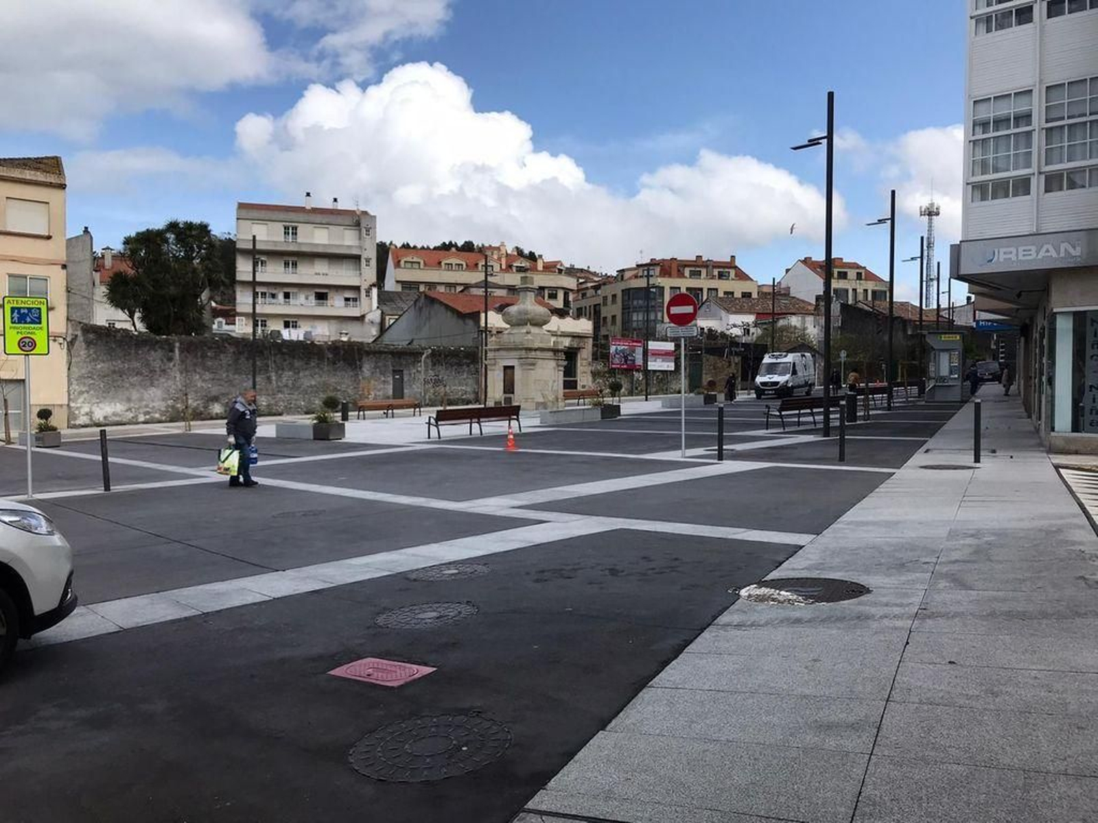 Las calles de la villa de A Guarda permanecen prácticamente desiertas desde el inicio del confinamiento.