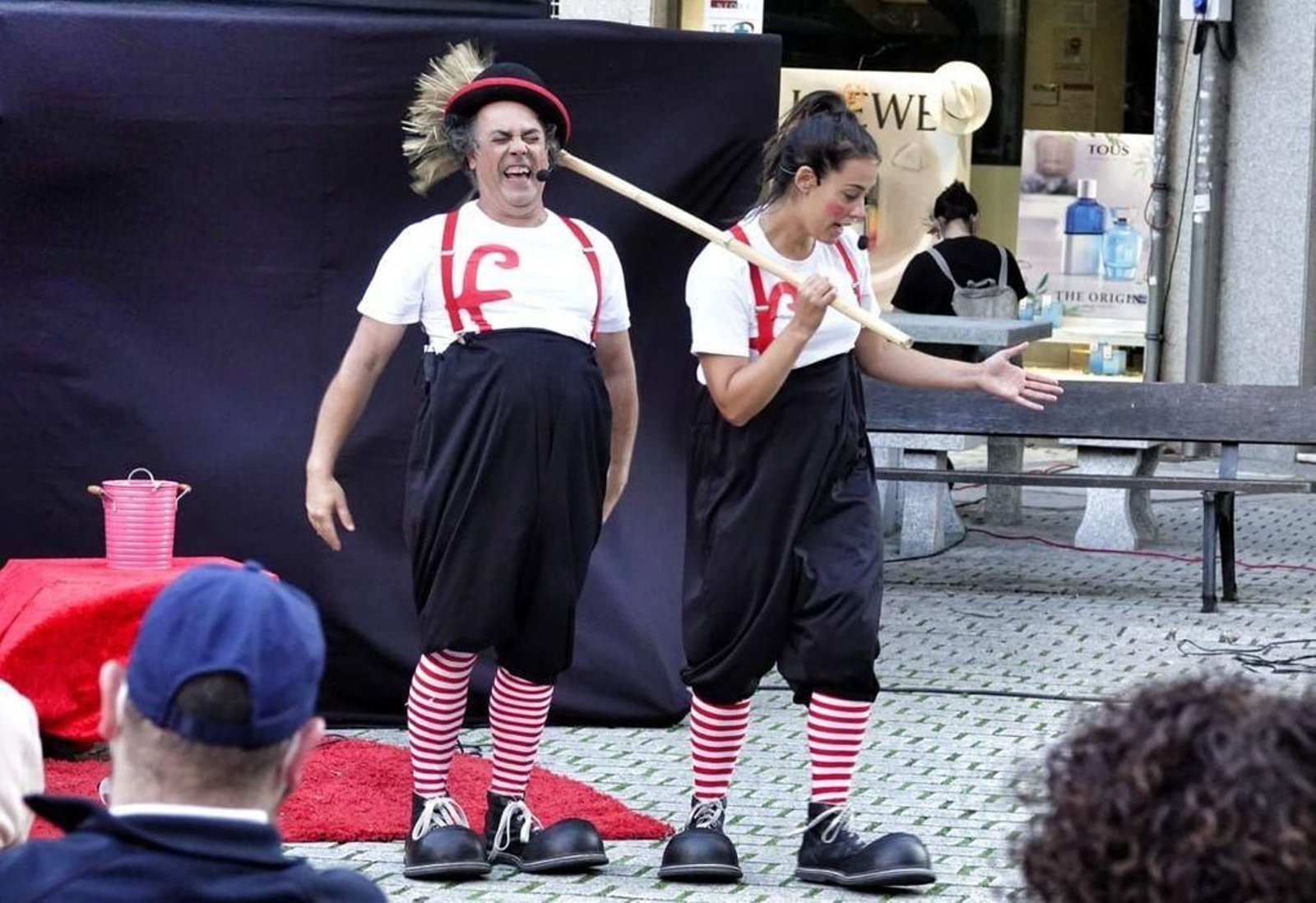 Bambolina actuaron en la Plaza de la Independencia.