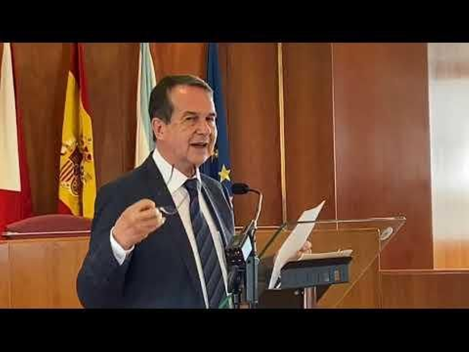 El presidente de la Femp y alcalde de Vigo Abel Caballero durante la rueda de prensa