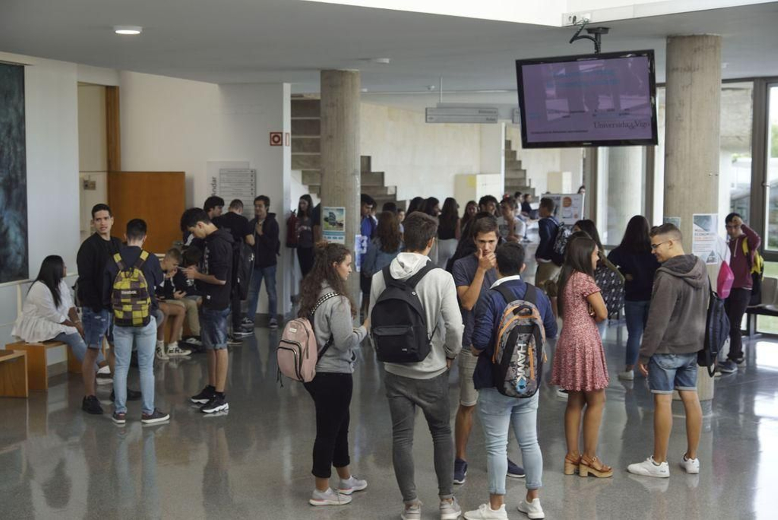 La Facultad de Ciencias Empresariales y Económicas de Vigo, un hervidero en Selectividad.