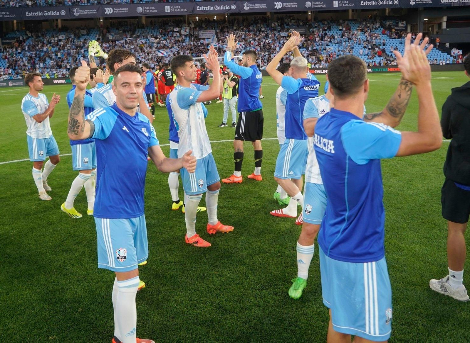 Saludo al final del partido.