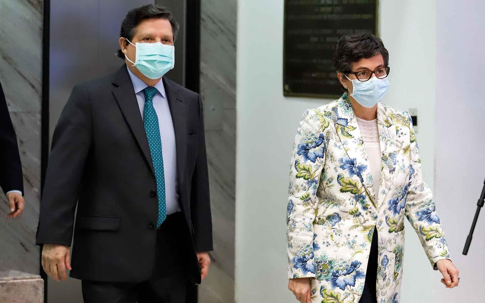 La ministra de Exteriores de España, Arancha González Laya, saliendo de una reunión con su homólogo paraguayo, Euclides Acevedo. EFE/ Nathalia Aguilar