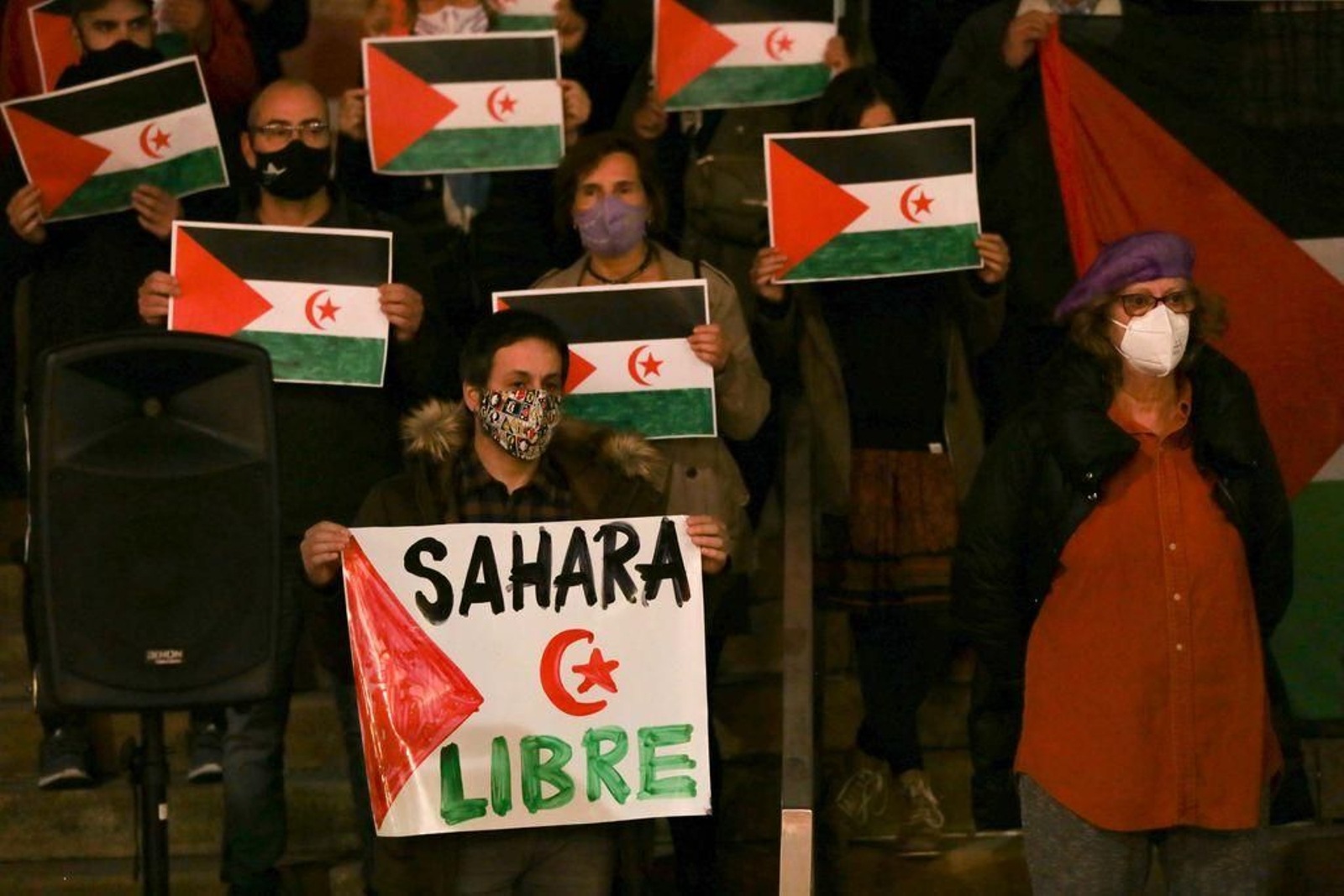 La concentración ayer ante las escaleras del Marco, en Príncipe.