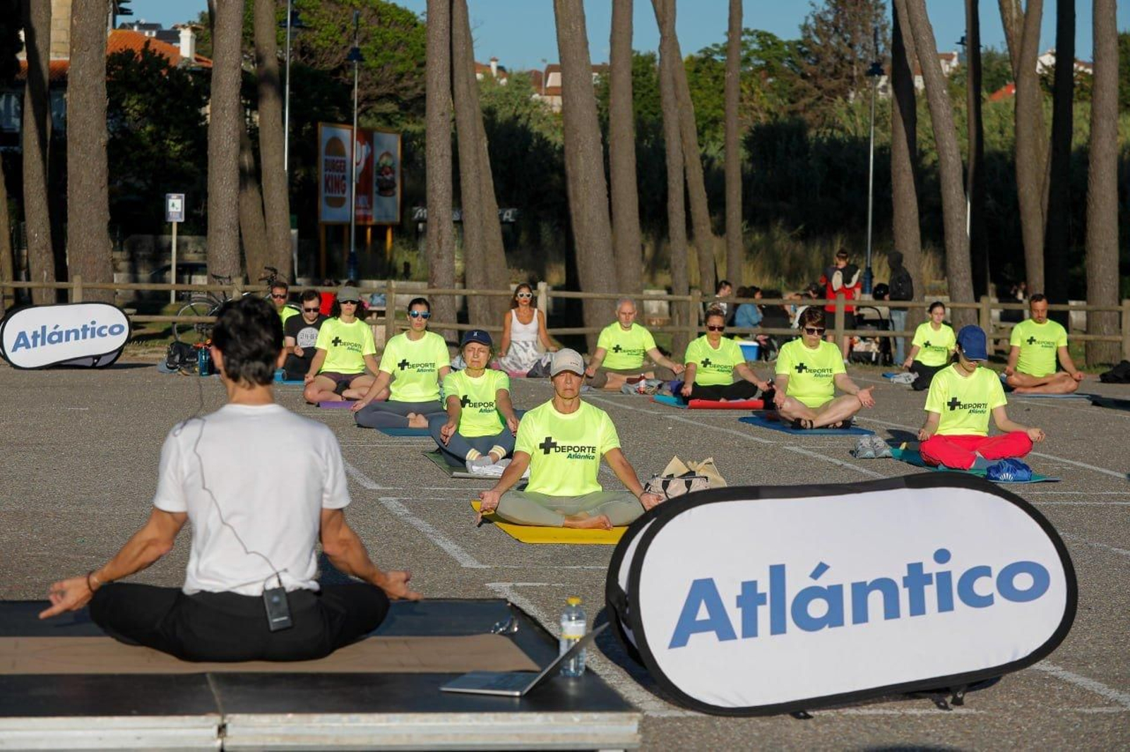 La sesión de +Deporte Atlántico de yoga en Samil.