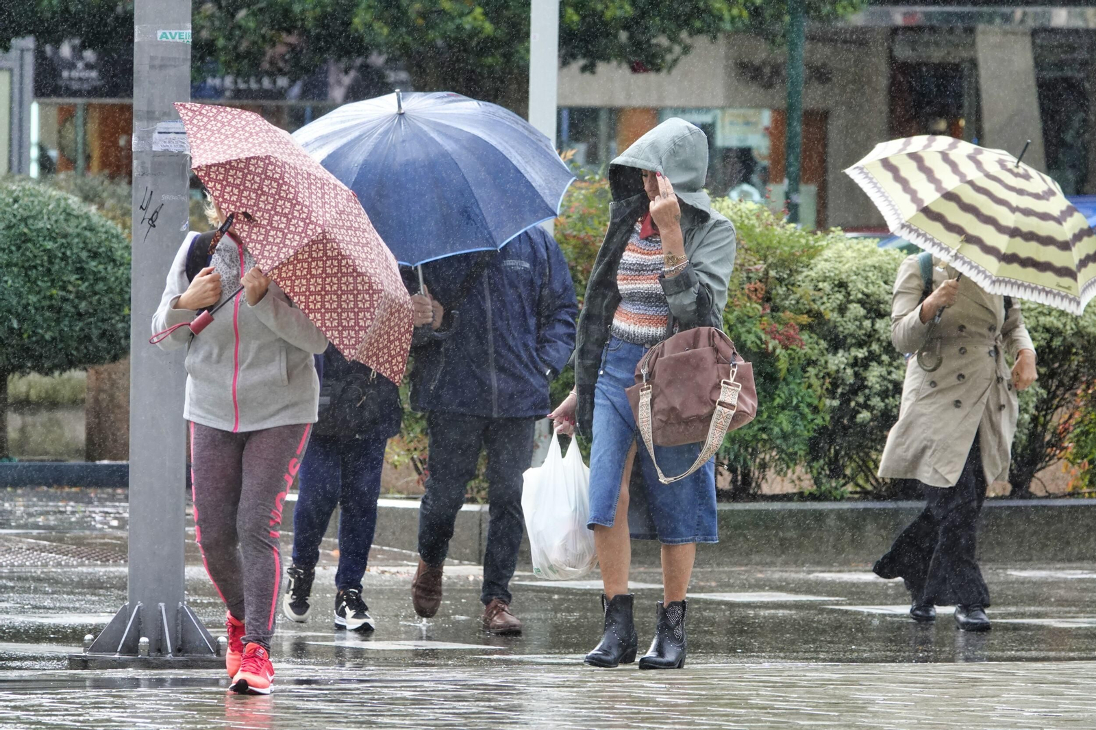 Los paraguas toman las calles de Vigo.