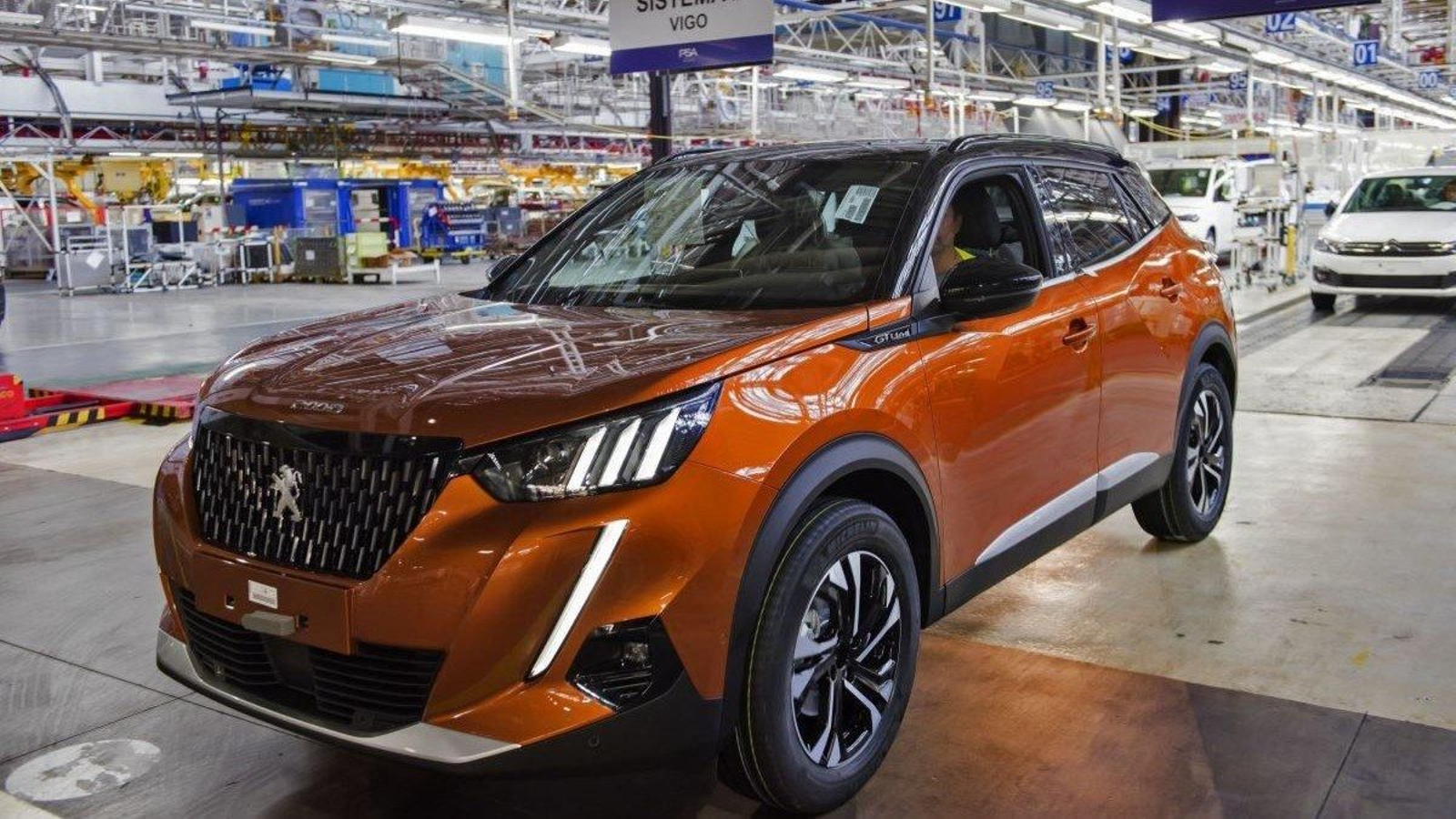 Un vehículo Peugeot 2008, modelo que se fabrica en solitario en la línea 1 de producción.