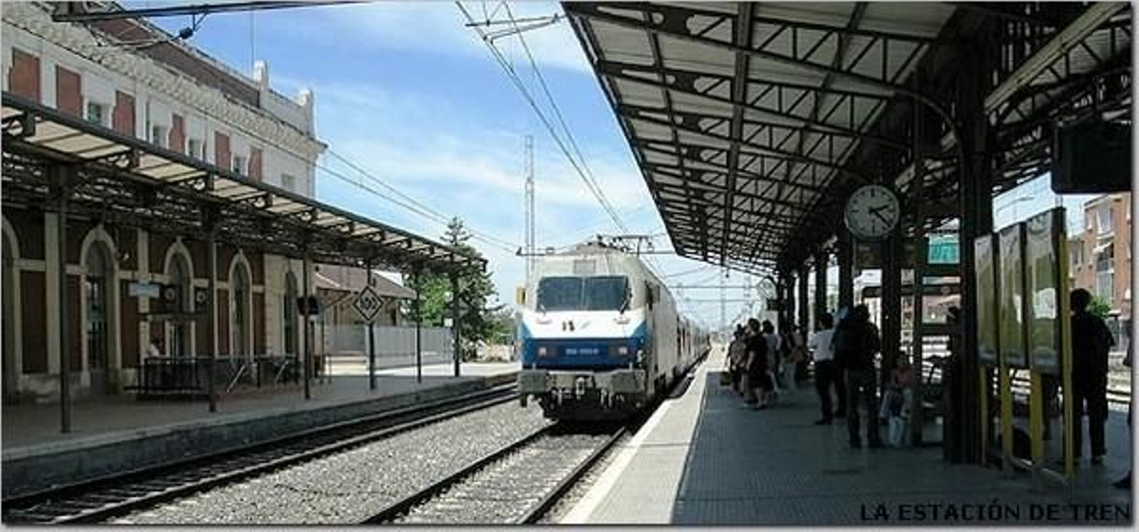 Un tren en la estación de Palencia. Ahora las vías se adecúan a la alta velocidad.
