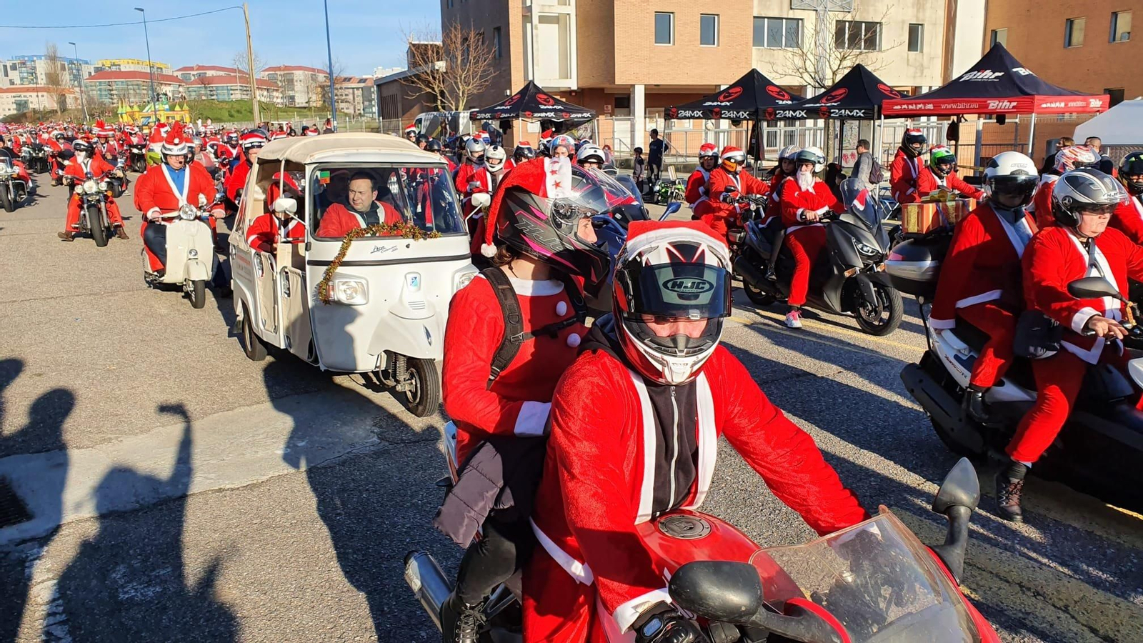La papanuelada motera tomas las calles de Vigo