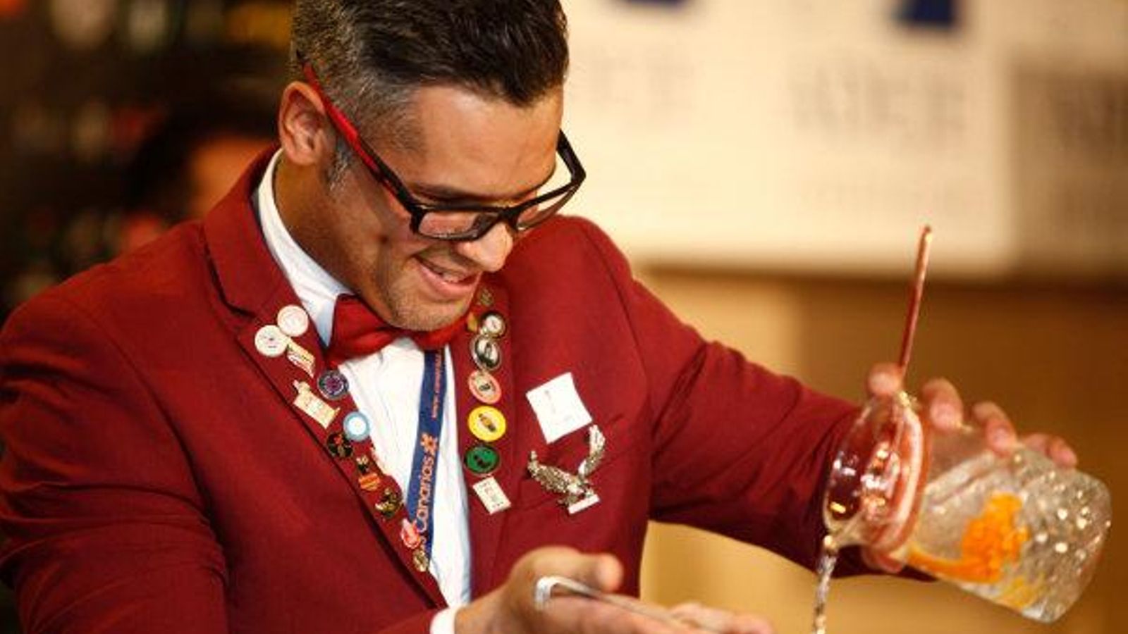 Un participante durante el certamen gin tonic 1