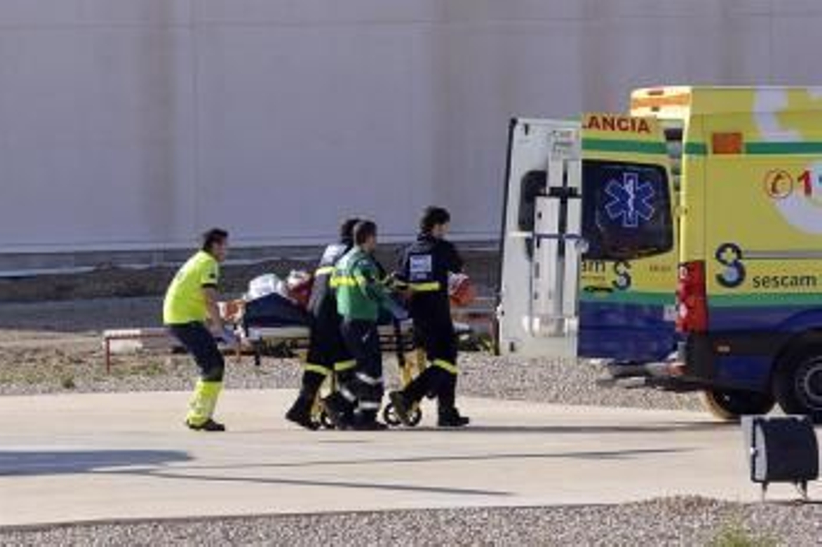 Momento del traslado a un hospital de Albacete de Juan Carlos Alfaro, asesino confeso de una niña de 13 años y otra persona el sábado en la localidad de El Salobral