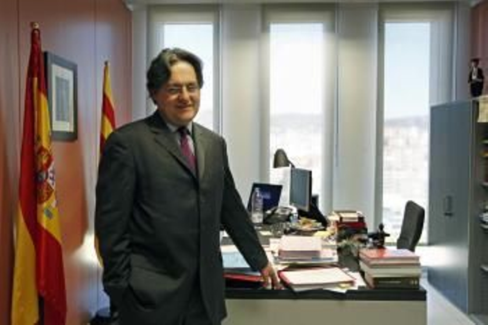 El juez José Marí000a Fernández Seijo atiende  hoy a los medios tras conocer la respuesta del Tribunal de Justicia de la Unión Europea (UE) sobre las medidas que regulan en España los procesos de desahucio por el impago de una hipoteca tras el recurso que