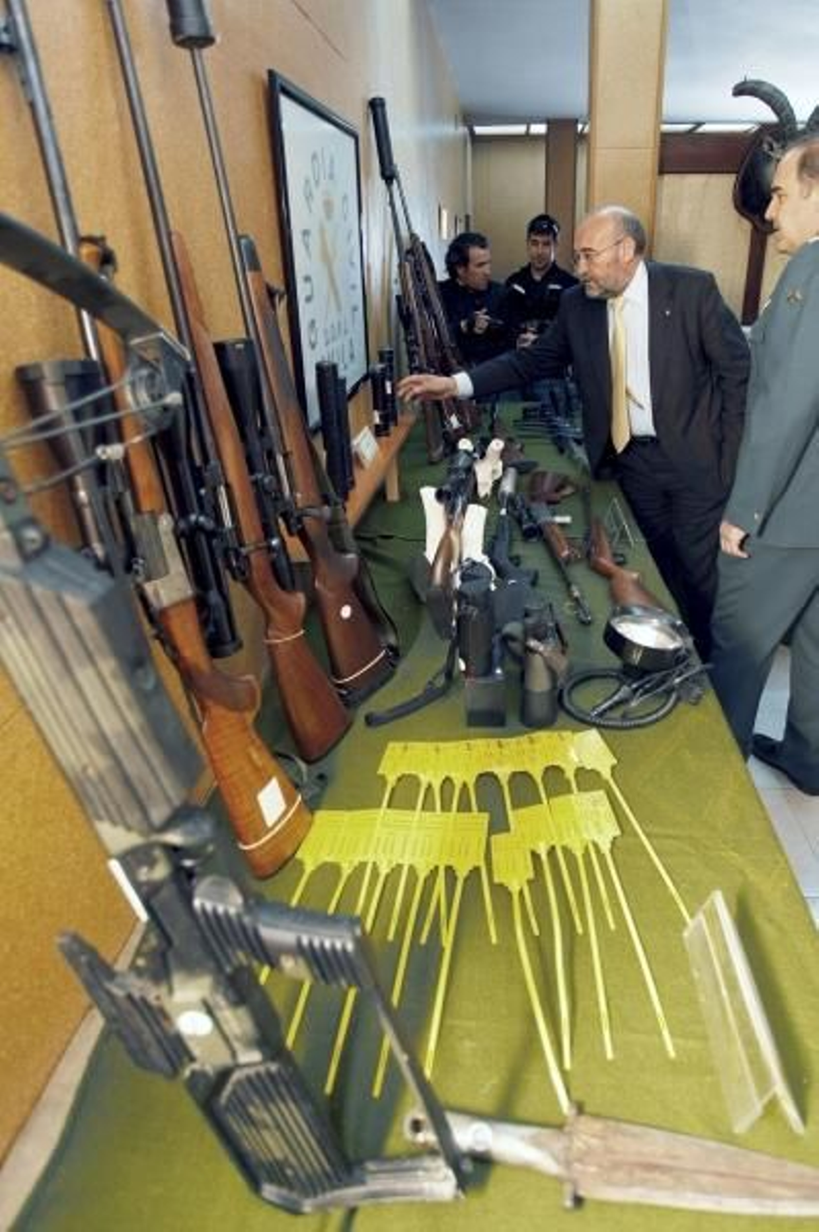 Armas incautadas por la Guardia Civil a cazadores furtivos.