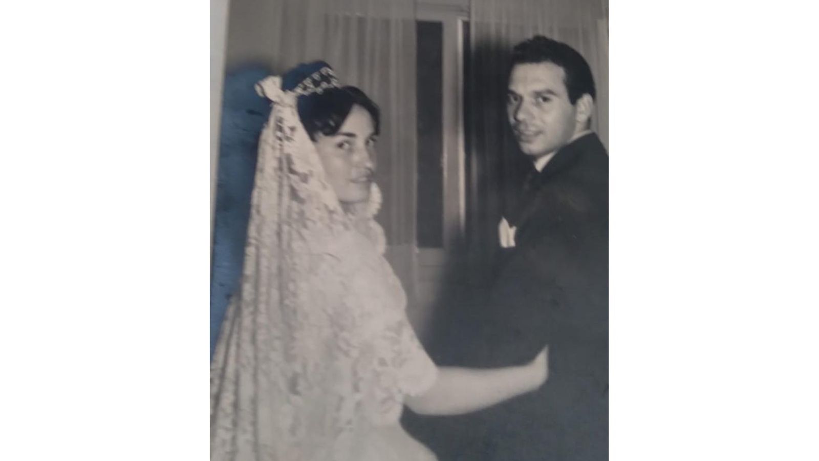 Maisa Ouzande. En su boda, con su esposo, el padre de sus hijos