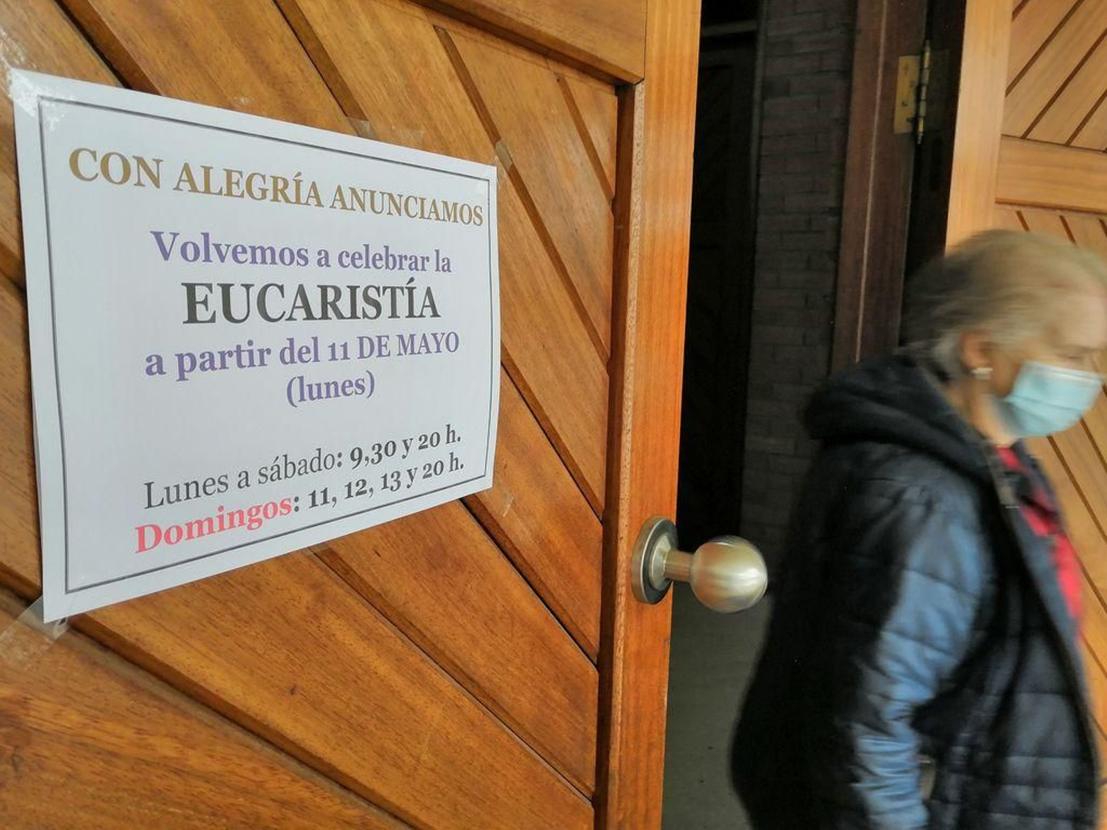 Los párrocos volverán a oficiar misa, pero con limitación de acceso y con distancias mínimas.