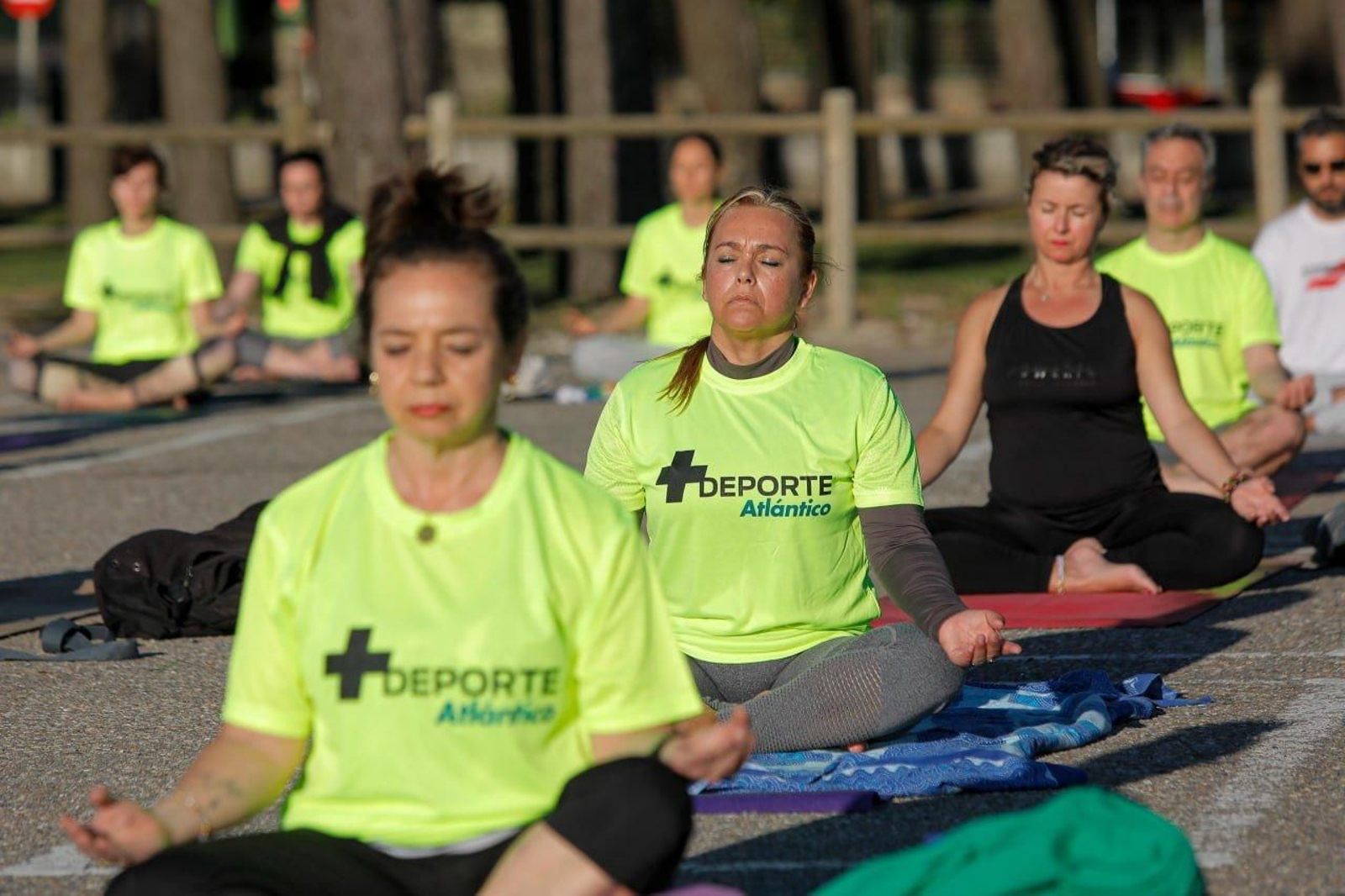 La sesión de +Deporte Atlántico de yoga en Samil.