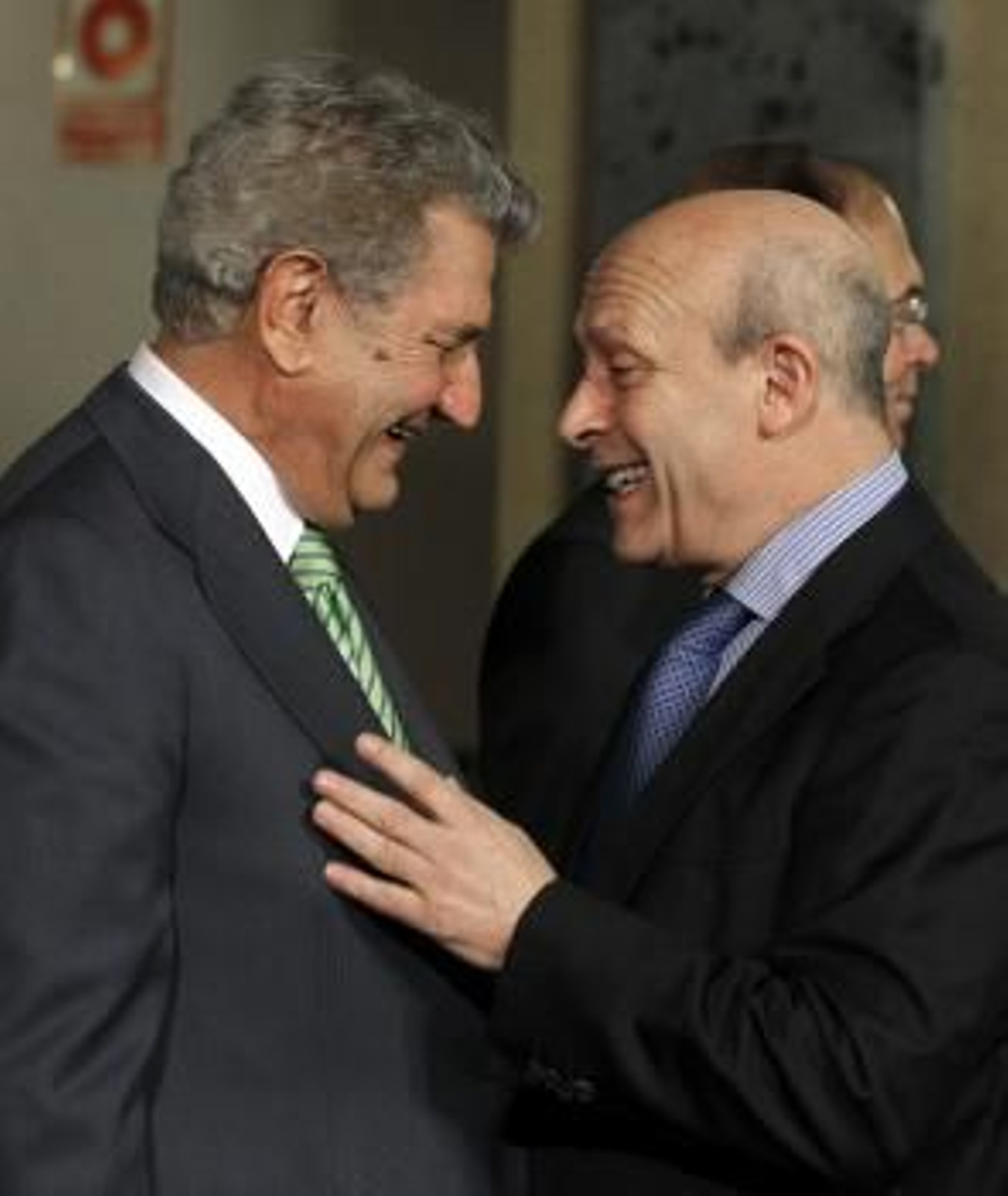 El presidente del Congreso, Jesús Posadas, saluda a José Ignacio Wert