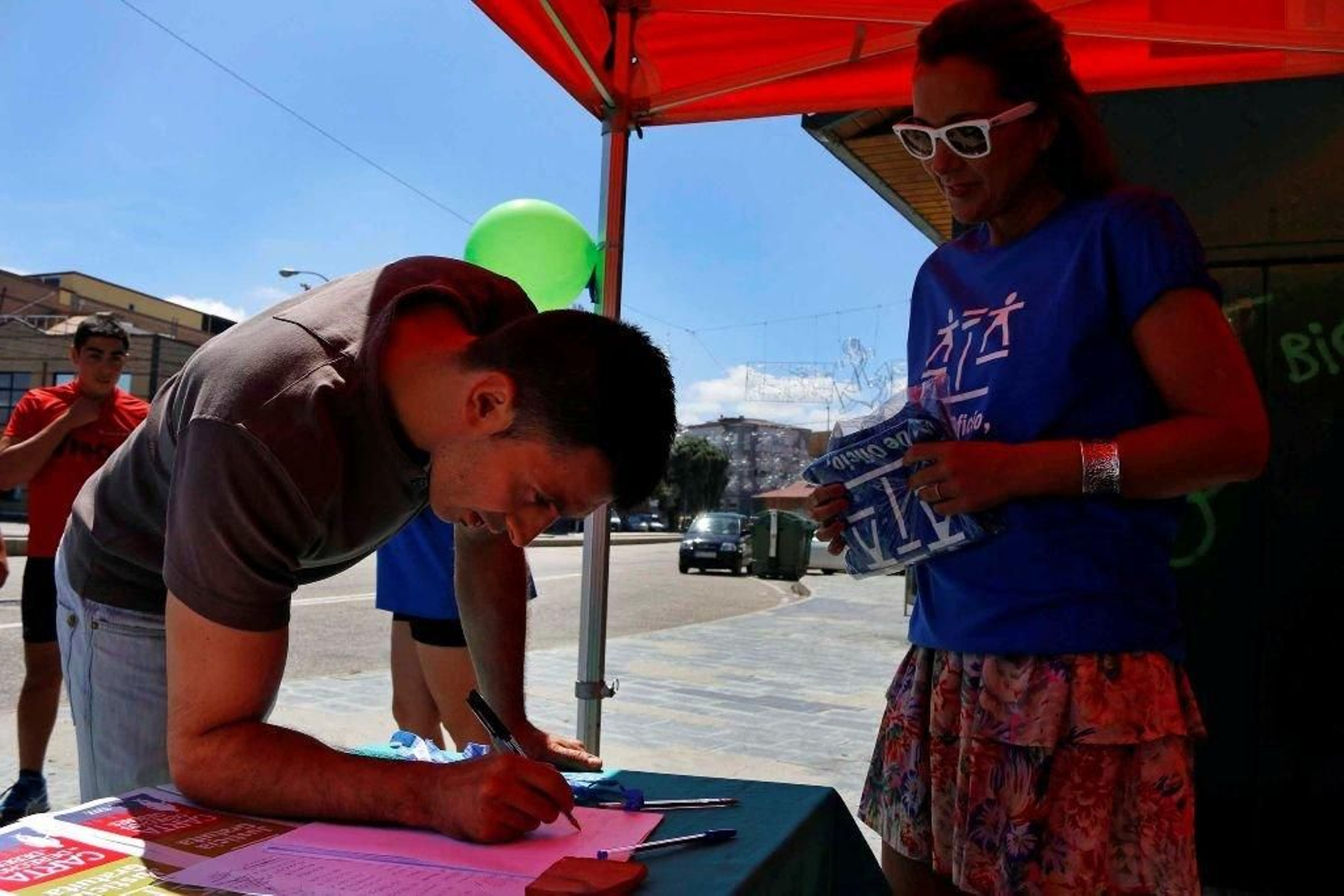 Avogados Novos de Vigo inició ayer una campaña divulgativa dentro de los actos para la celebración del Día de la Justicia Gratuita, que se celebra mañana martes.