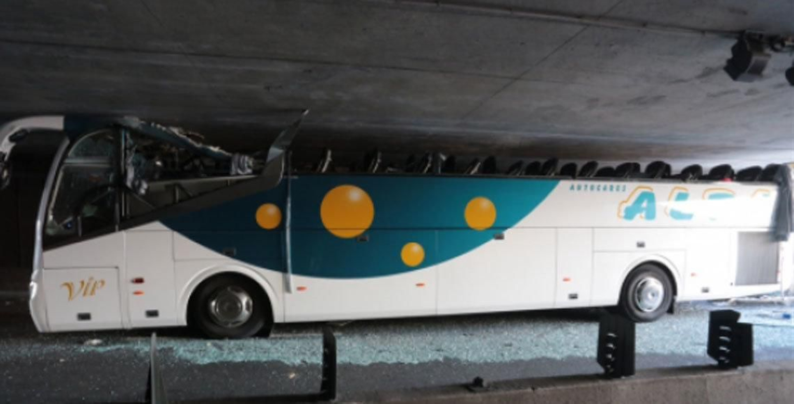 Estado en el que quedó el autobús siniestrado.