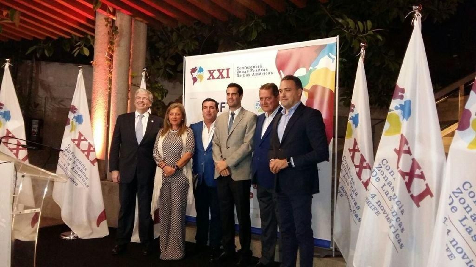 Teresa Pedrosa, con los delegados de las otras cinco zonas francas.