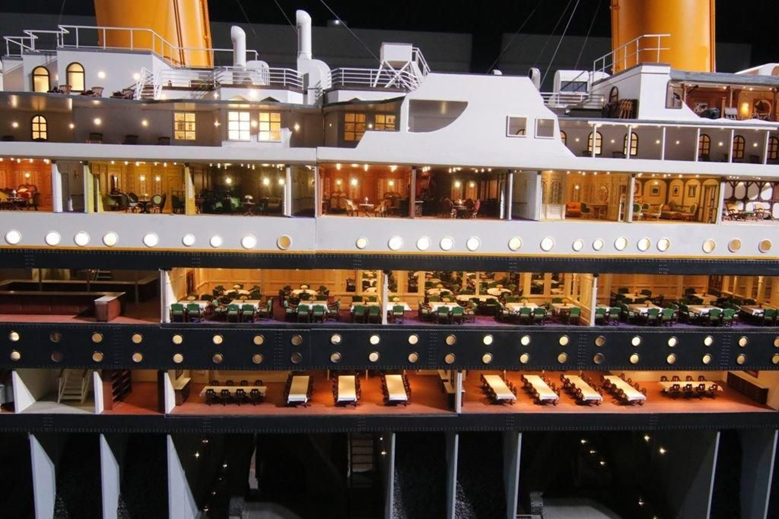 La maqueta del “Titanic” despide la exposición descubriendo las entrañas del trasatlántico a una escala de 1:30 y con nueve metros de largo.