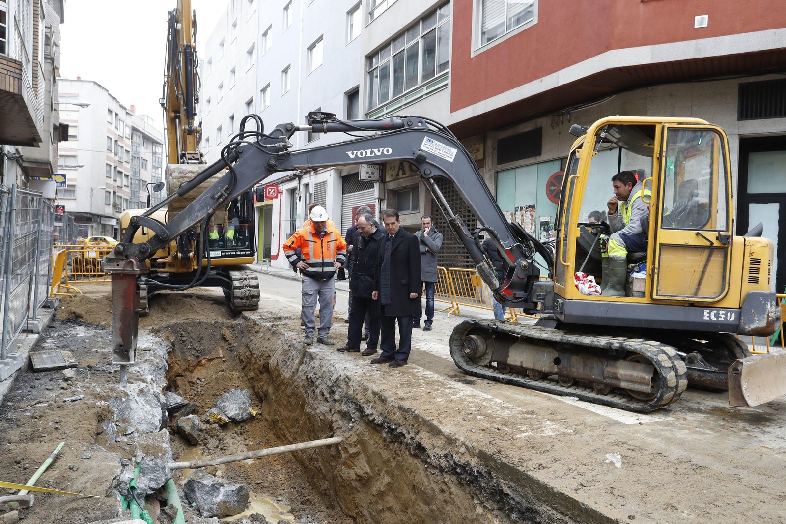El alcalde, Abel Caballero, visitó las obras de Dr Corbal.