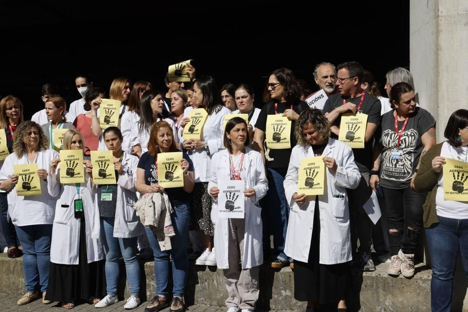 Los representantes de los trabajadores se concentraron a las puertas de Urgencias.