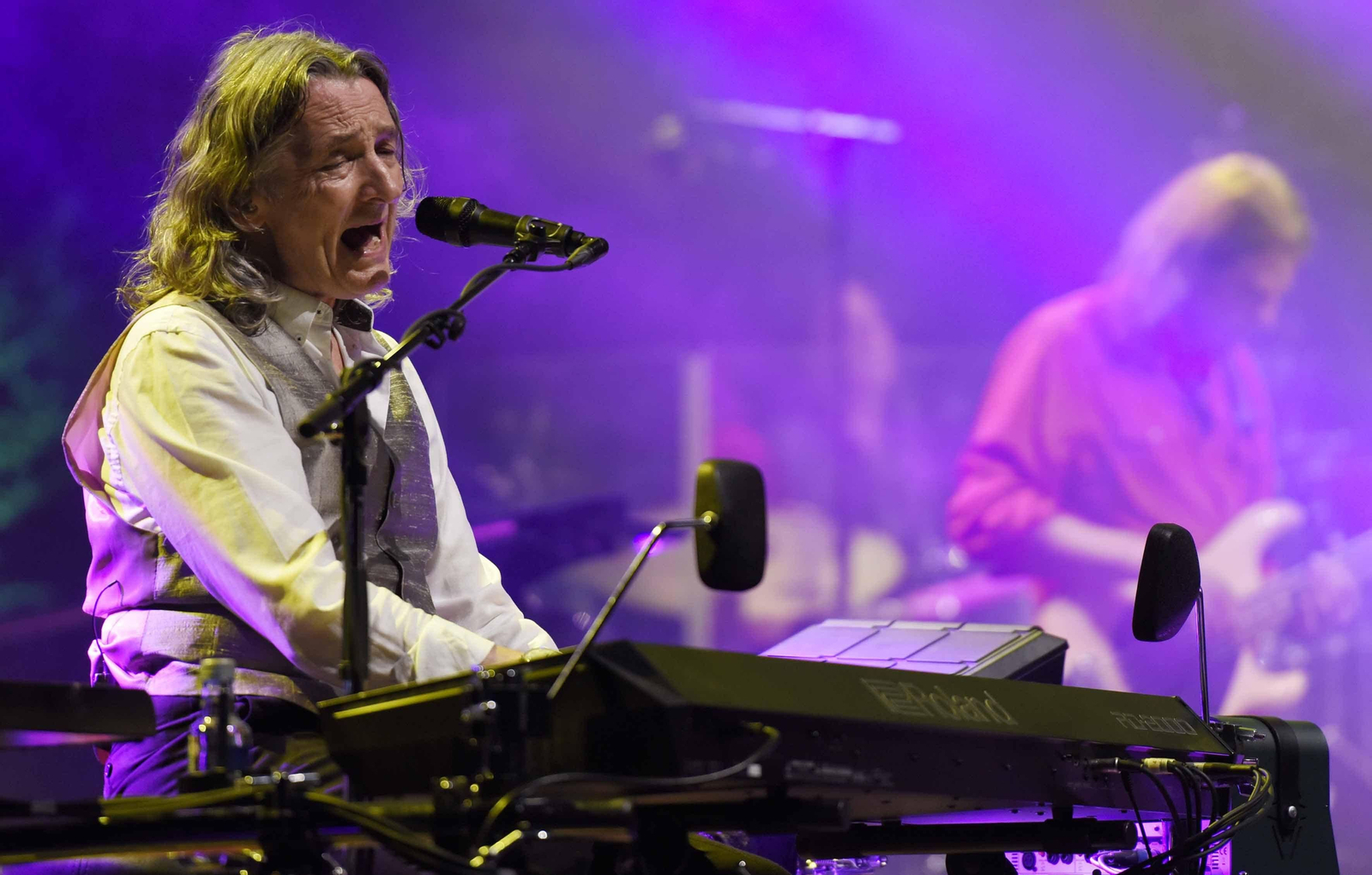 Roger Hodgson, ayer sobre el escenario del Auditorio de Beiramar, que se llenó para escuchar a la voz de Supertramp, en forma.