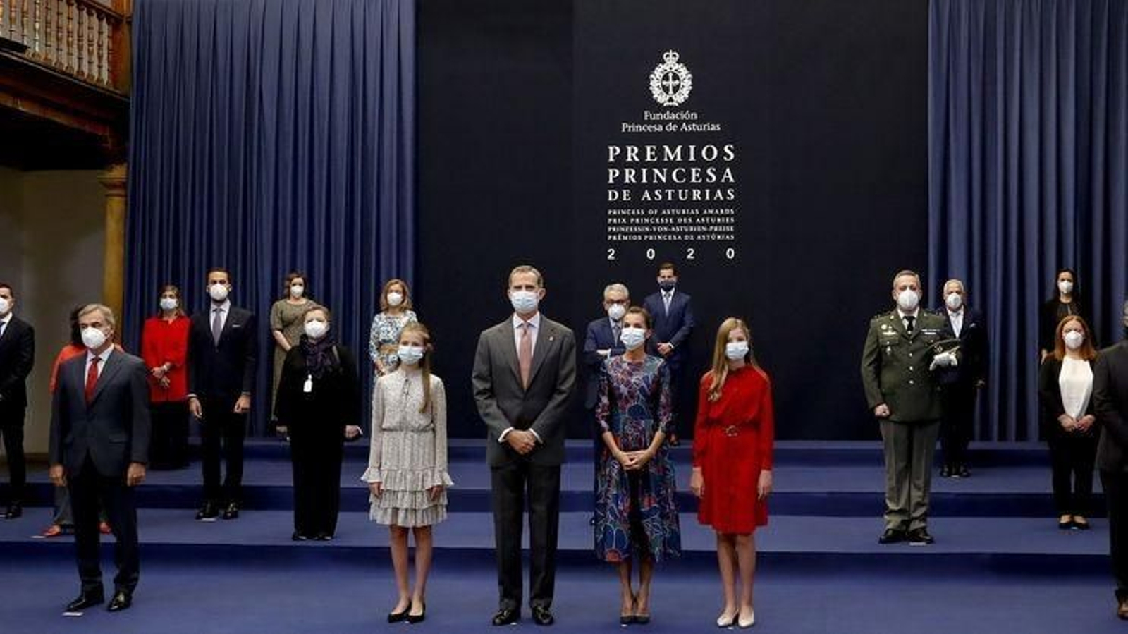 Foto de familia de los galardonados con los premios Princesa de Asturias 2020 en el acto desarrollado en el Hotel Reconquista de Oviedo.