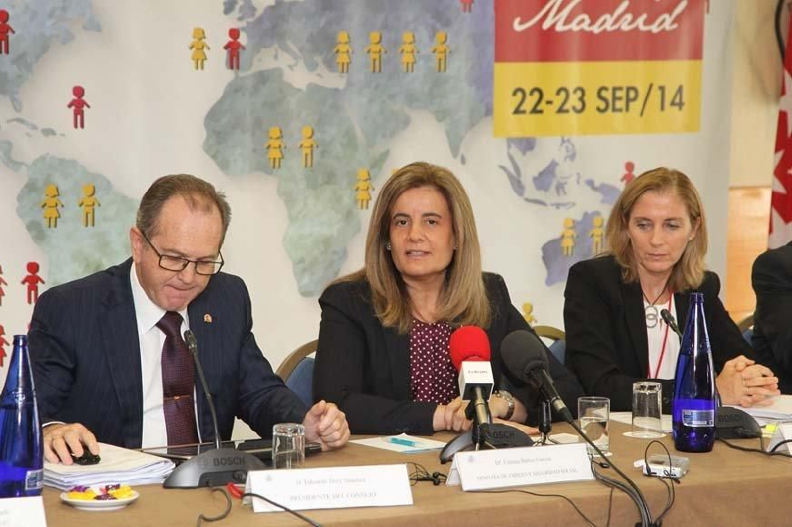 Fátima Báñez durante  su discurso en el CGCEE.
