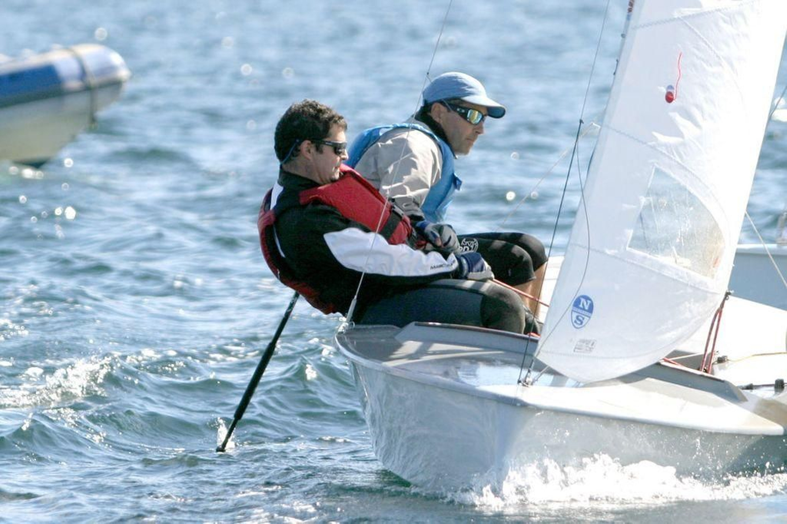 Gonzalo Araújo, al mando de un Snipe en una cita previa.