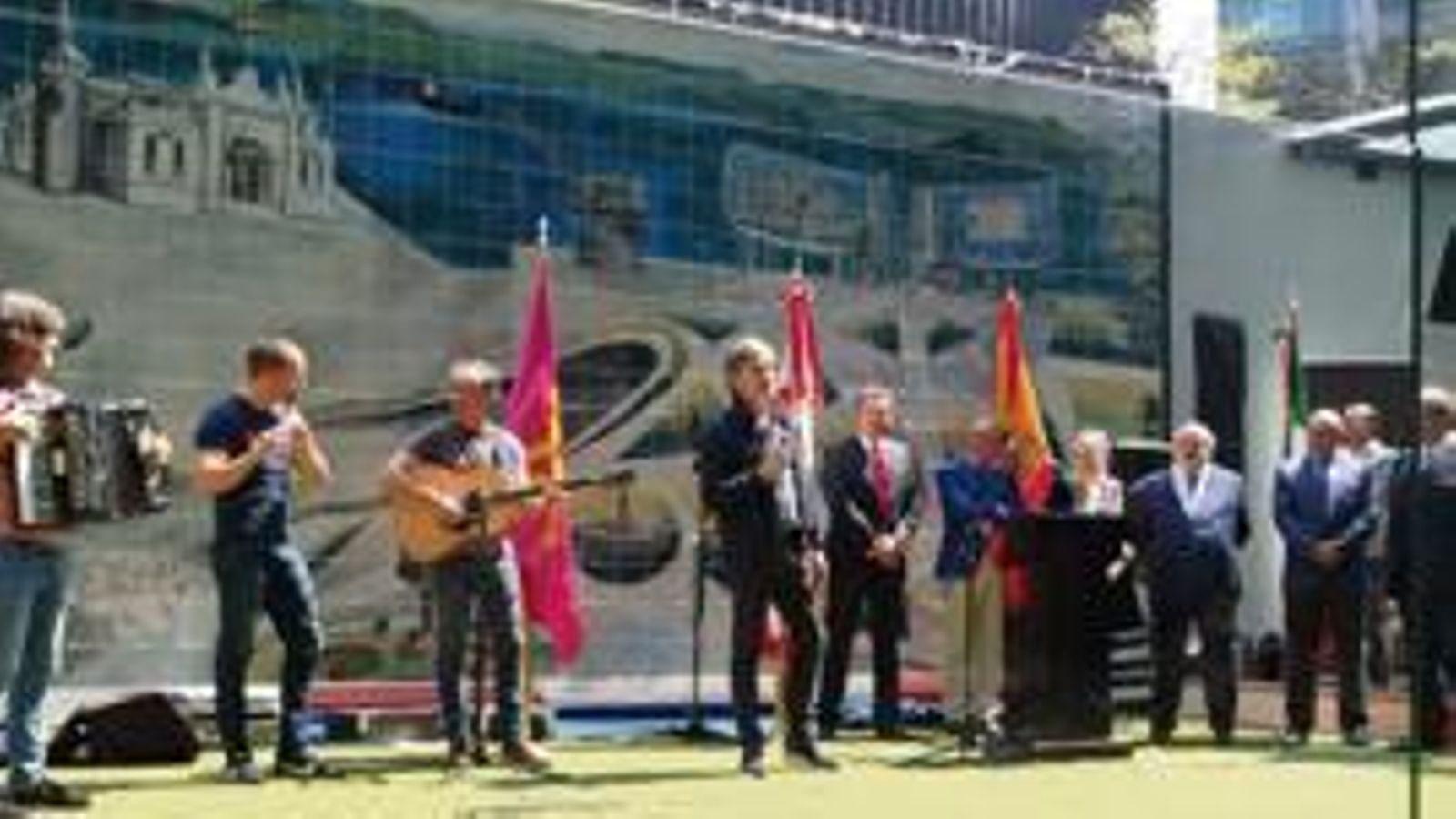 El grupo musical de Nando Agüeros tocó la entrañable canción ¨Viento del norte¨