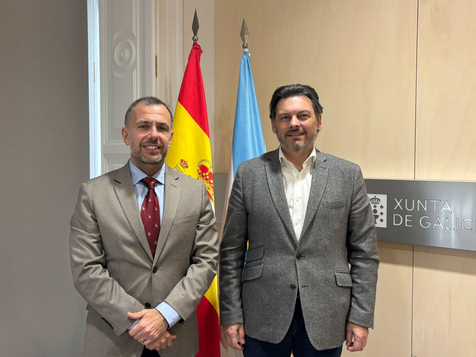 El secretario xeral da Emigración, Antonio Rodríguez Miranda, empezó el año reuniéndose en Santiago de Compostela con el cónsul general de Uruguay en Galicia, Ramiro Rodríguez Bausero.