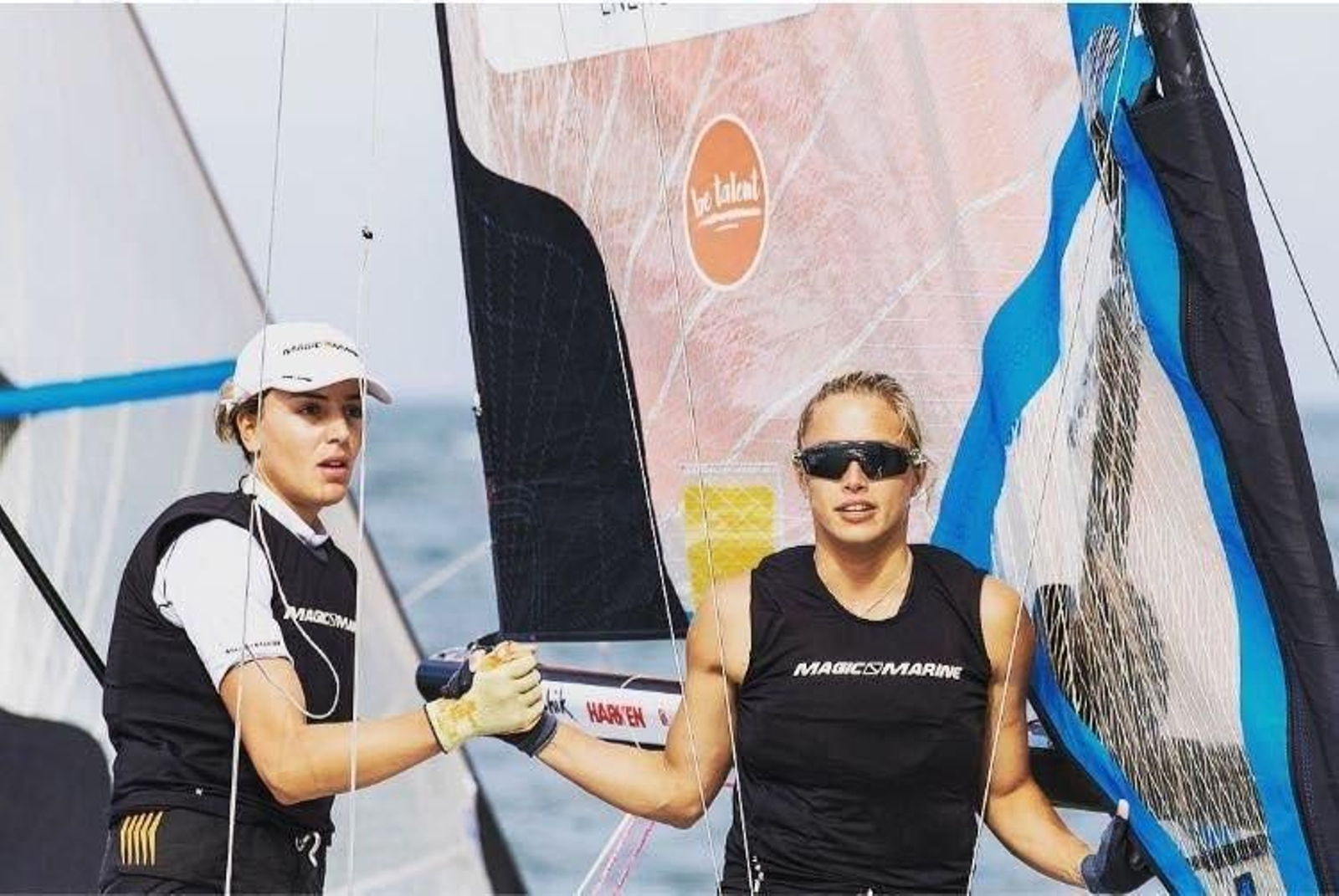 Patricia Suárez (i.), junto a su compañera Nicole Van der Velde.