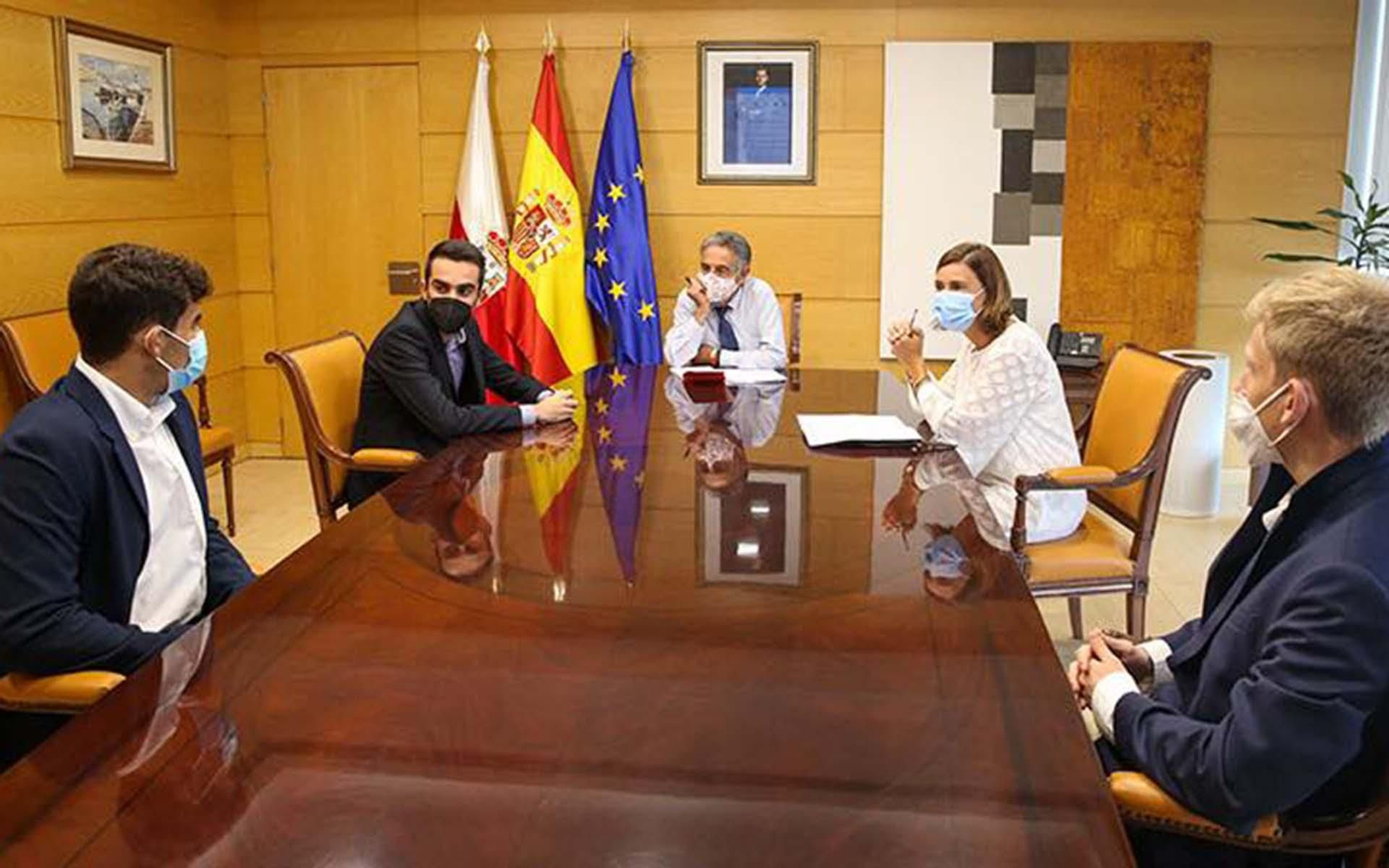 Miguel Ángel Revilla y Paula Fernández Viaña ofrecen su apoyo para que la región sea sede de la reunión de los consejos de estudiantes universitarios