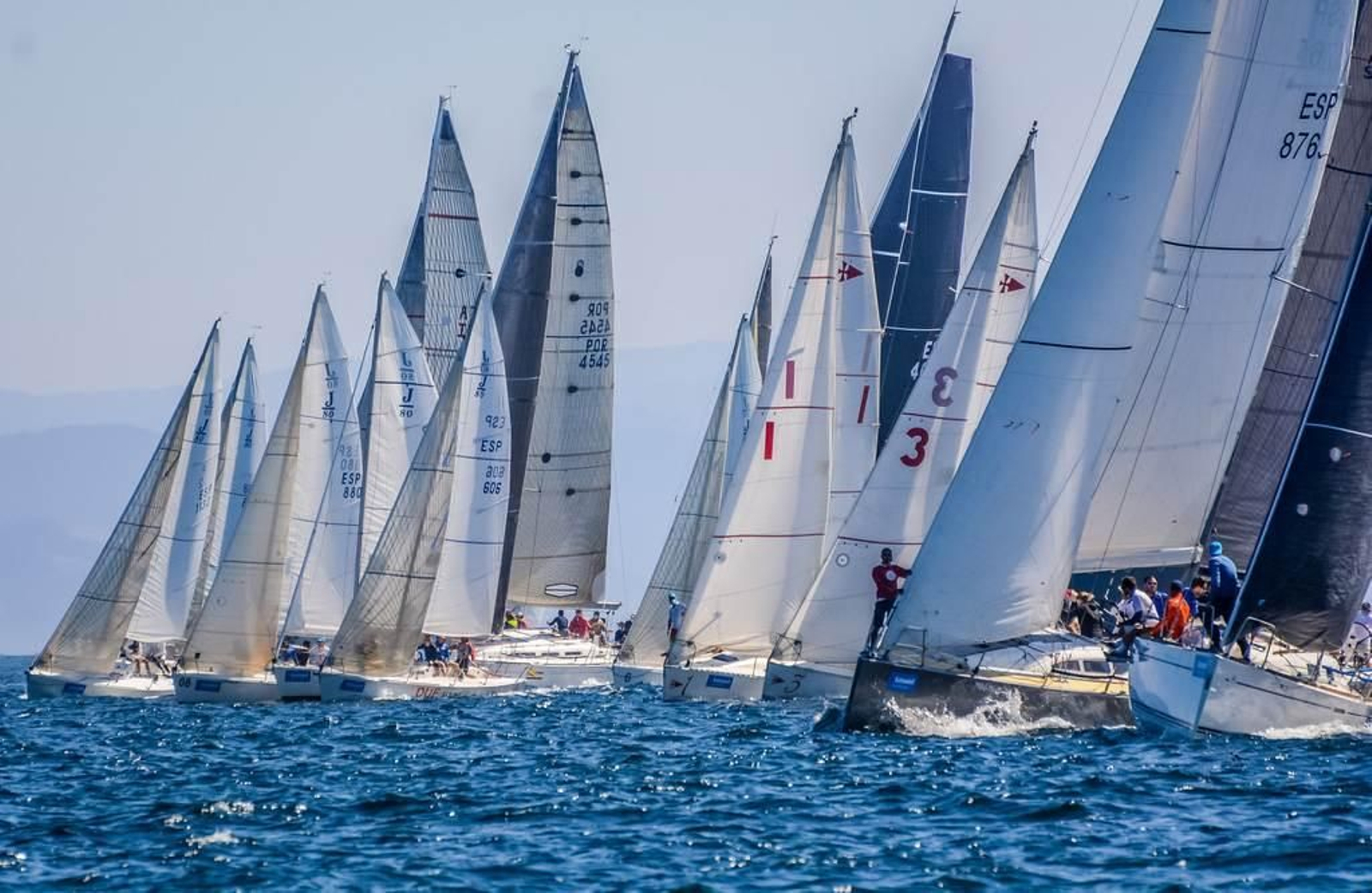 La flota disfrutó de unas fantásticas condiciones meteorológicas durante todo el fin de semana de navegación en las aguas de Baiona.