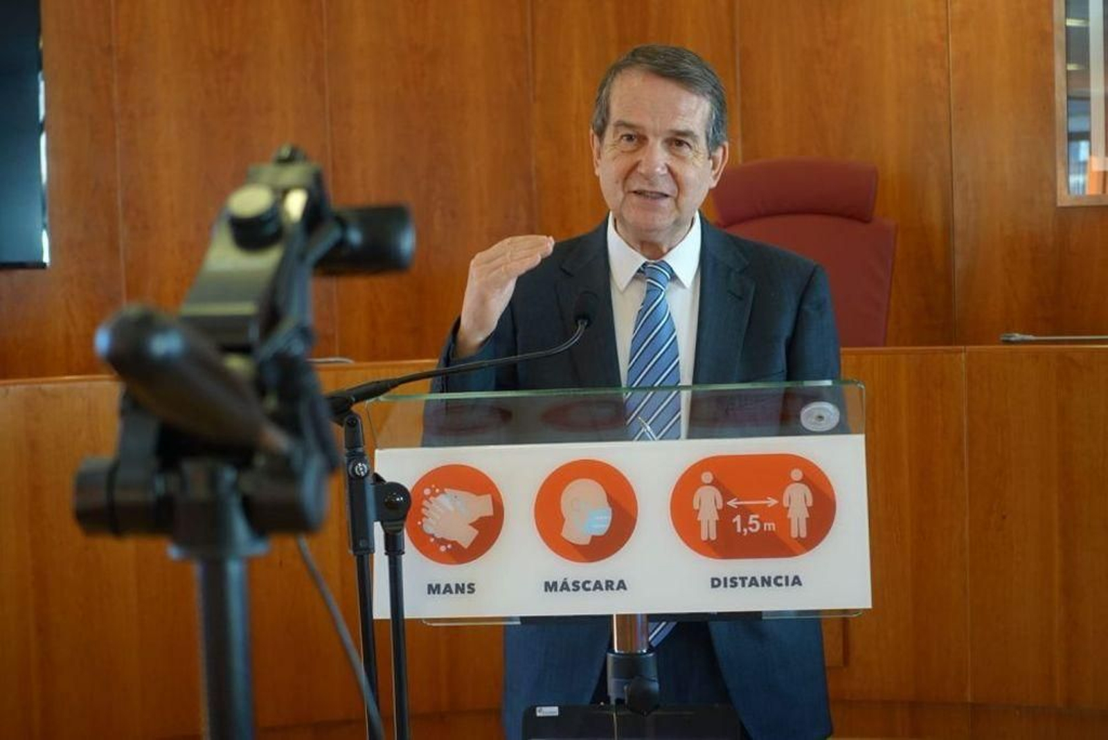 Abel Caballero, ayer durante la rueda de prensa desde el salón de plenos.
