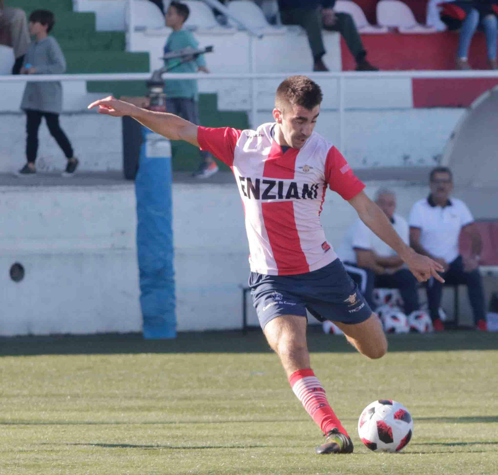 El Alondras sumó un punto ayer contra el Somozas.