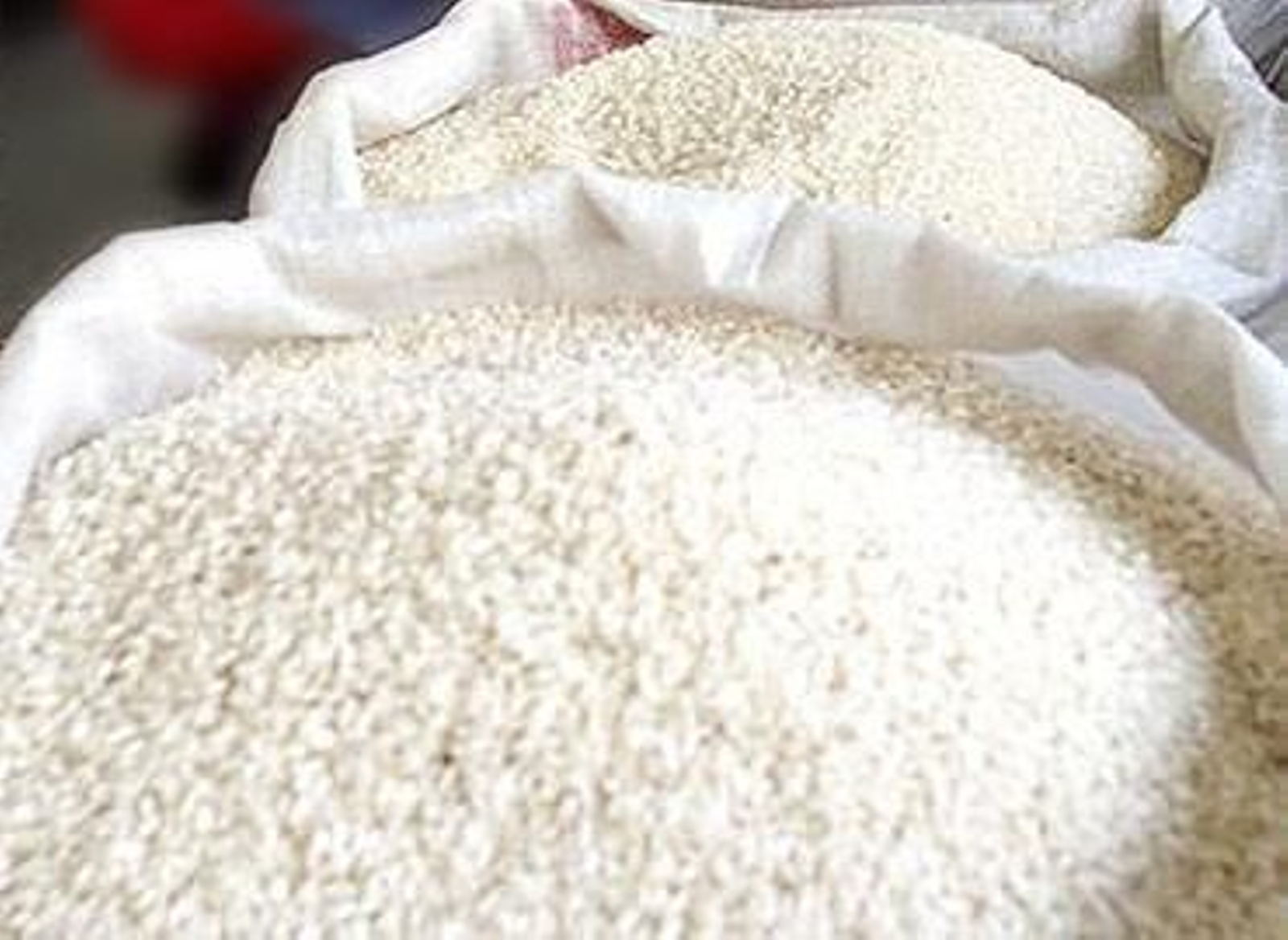 Vista de dos sacos de arroz.