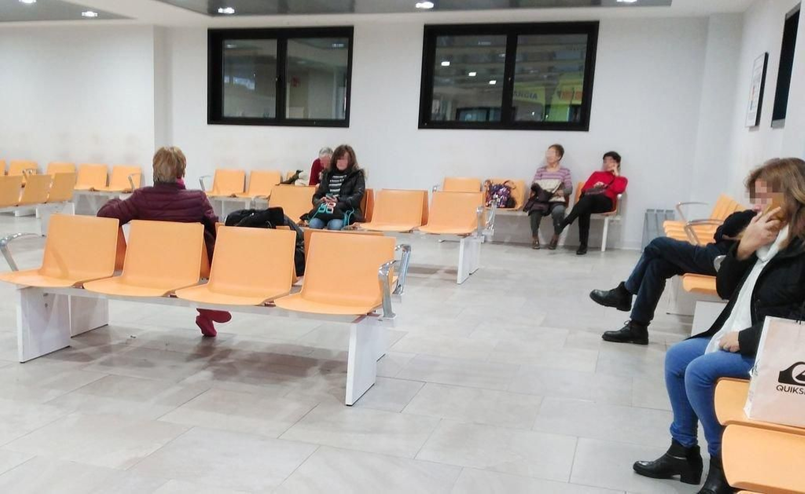 La situación en las Urgencias del Cunqueiro se normalizó un poco el martes.