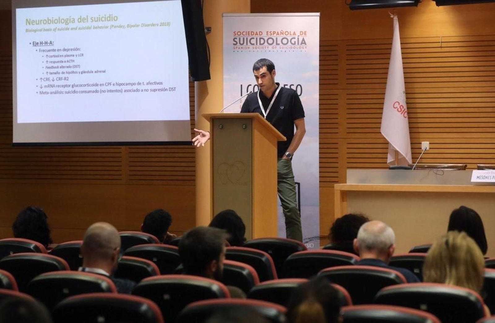 El doctor Anseán, durante su intervención en el primer congreso de la Sociedad Española de Suicidología.