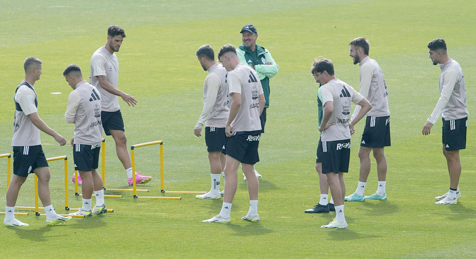 Los jugadores del Celta entrenando en Mos.
