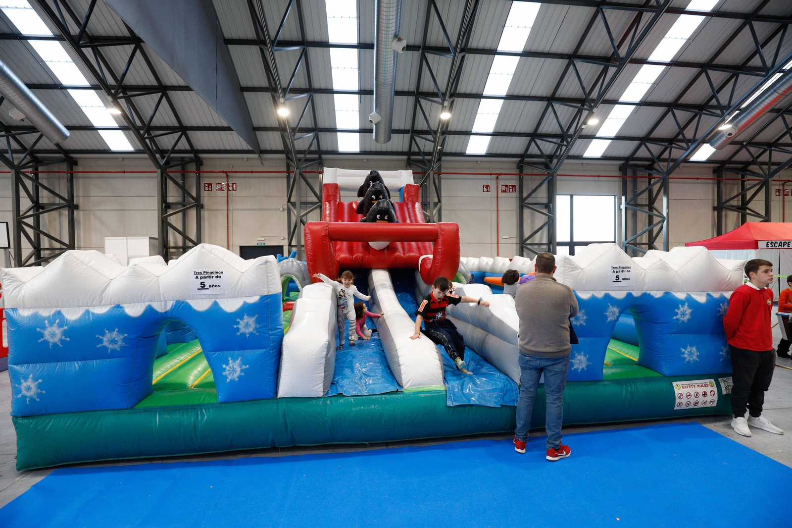 Los pequeños disfrutaron en el primer día de apertura de Vigolandia, en el Ifevi.